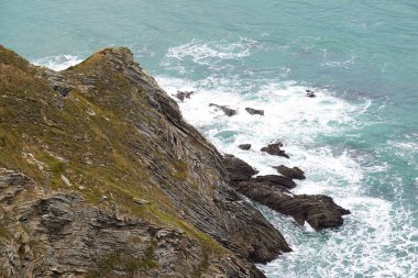 uçurum kıyılarında