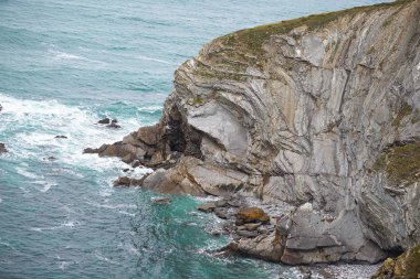 uçurum kıyılarında