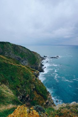 uçurum kıyılarında