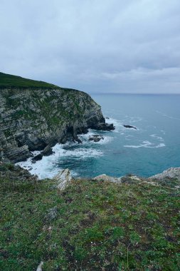 uçurum kıyılarında