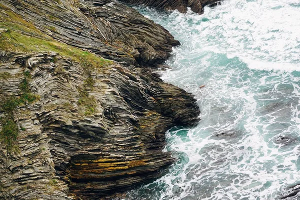 uçurum kıyılarında