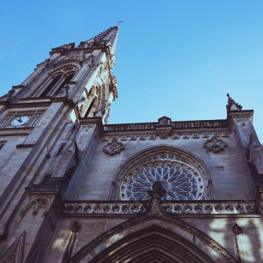                          şehrin kilise mimarisi     