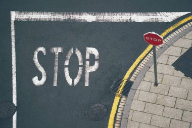                   trafik işareti sokak             