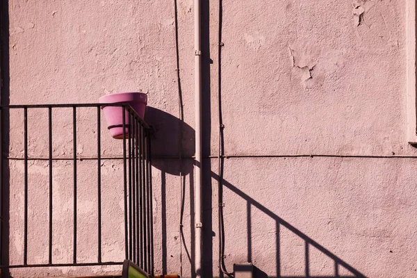 Vaso Fiori Fiori Sul Balcone — Foto Stock