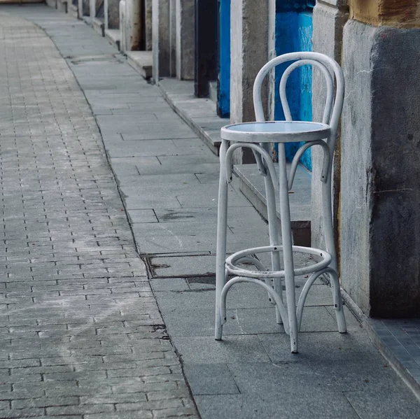 Alter Stuhl Auf Der Terrasse Auf Der Straße Bilbao Spanien — Stockfoto