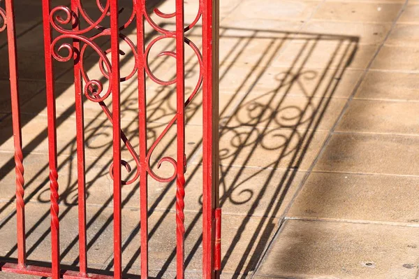 Cerca Metálica Sombra Silhueta Abstrata Chão Rua — Fotografia de Stock