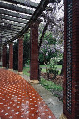 Bilbao şehrinde sokakta sütun mimarisi, İspanya