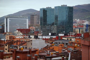 İspanya'da Bilbao şehrinde mimari ve şehir manzarası inşa.