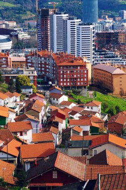 İspanya'da Bilbao şehrinde mimari ve şehir manzarası inşa.