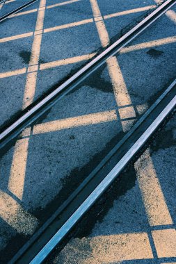 Bilbao şehir İspanya'da sokakta yolda tramvay parçaları