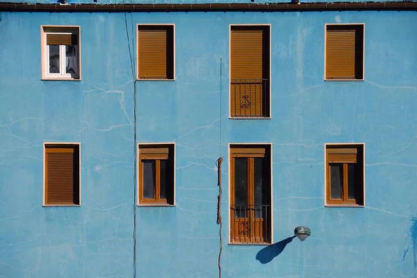 Janela Fachada Edifício Azul Cidade Bilbau Espanha Arquitetura Rua — Fotografia de Stock