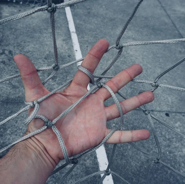 Χέρι Δεμένο Σχοινί Δίχτυ Στο Δρόμο — Φωτογραφία Αρχείου