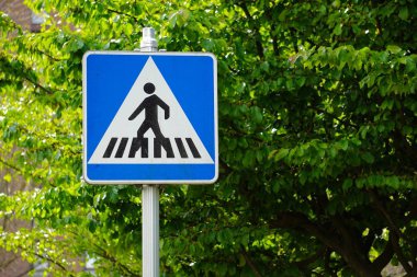 Şehrin caddesinde yaya trafik ışığı, Bilbao İspanya