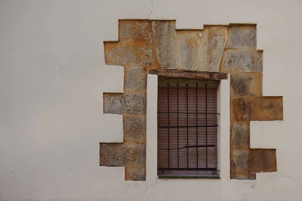 Окно Белый Фасад Здания Улице Городе Бильбао Испании — стоковое фото