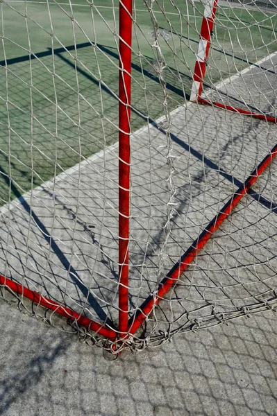 足球场上的足球进球装备影子轮廓在街上 毕尔巴鄂西班牙 — 图库照片