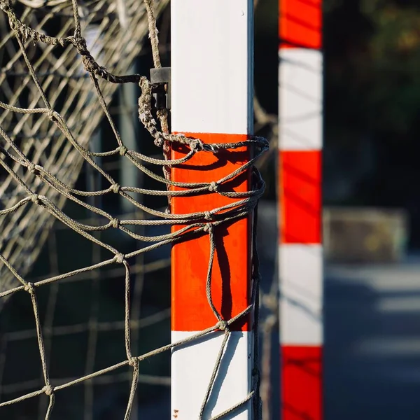 西班牙毕尔巴鄂市街头足球 废弃的旧球衣 — 图库照片