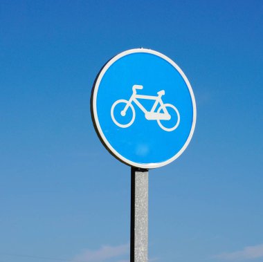           İspanya 'nın Bilbao şehrinde sokakta bisiklet trafik ışığı                      