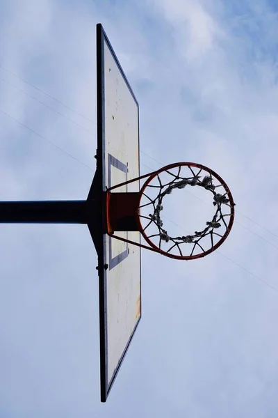 Силуэт Баскетбольного Кольца Голубое Небо Уличная Корзина Городе Бильбао Испания — стоковое фото