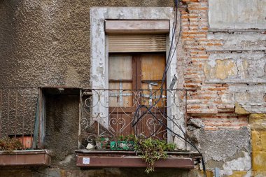                      Evin ön cephesinde balkon, Bilbao şehrinde mimari, İspanya           