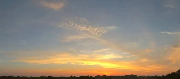 Kuzey Almanya Güzel Bulut Formasyonları Ile Çarpıcı Günbatımı Panorama — Stok fotoğraf