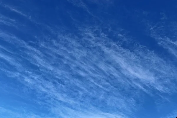 Lindas Formações Nuvens Cirrus Céu Azul — Fotografia de Stock