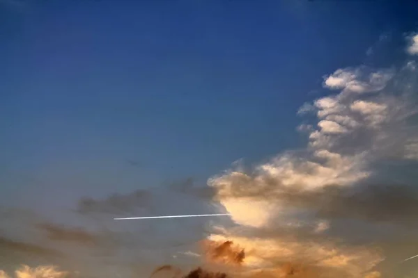 Bellissimo Sfondo Nuvole Arancio Tramonto Nel Cielo — Foto Stock