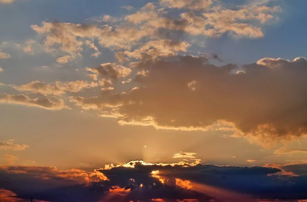 Beautiful Cloud Formations Blue Sunset Sky Sun Beams — Stock Photo, Image