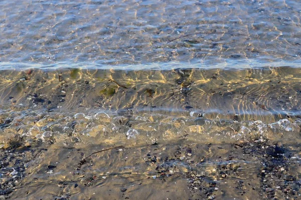 Закрыть Поверхность Водных Волн Колец Пляже — стоковое фото