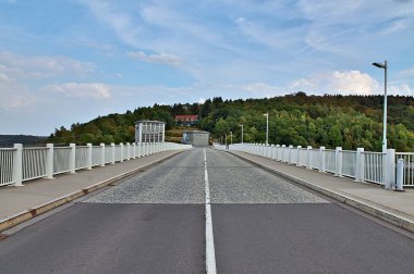 Alman harz Wernigerrode yakınındaki bir baraj üzerinde farklı görünümler