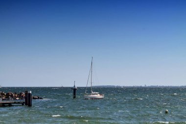 Su dalgaları ve su yüzeyleri sahil ve plaj