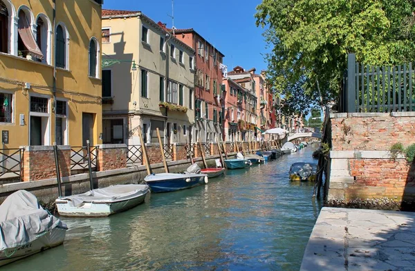 Schöne Touristische Aufnahmen Von Venedig Italien Mit Gebäuden Kanäle Und — Stockfoto