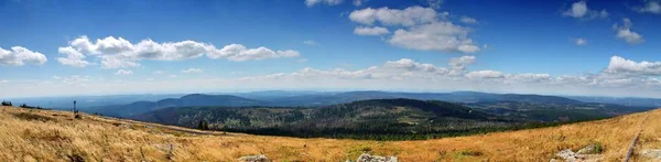 Brocken Alman Harz Içinde Dağın Tepesine Görünümlerini Panorama Manzara — Stok fotoğraf