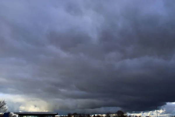 Dramatyczne Niebo Przed Burza Ciemnymi Chmurami — Zdjęcie stockowe