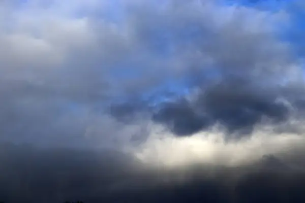 Dramatischer Himmel Vor Einem Gewitter Mit Dunklen Wolken — Stockfoto