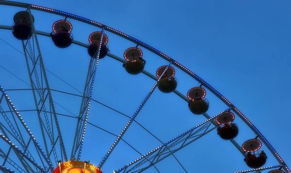 Mooie Kleurrijke Reuzenrad Een Duitse Kerstmarkt — Stockfoto