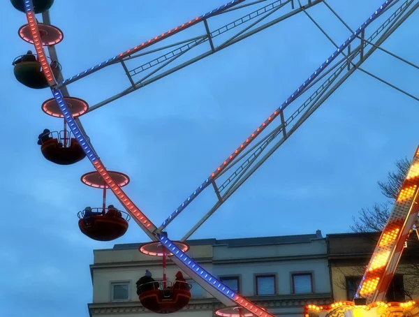 Mooie Kleurrijke Reuzenrad Een Duitse Kerstmarkt — Stockfoto