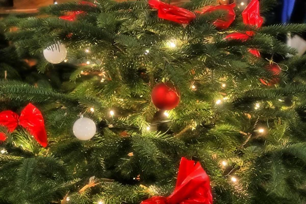 Bunte Weihnachtsdekoration Mit Leuchtenden Lichtern — Stockfoto