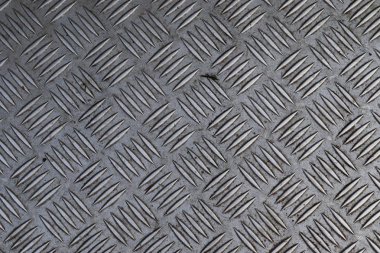 Farklı metal yapılar yüzeyine kadar kapatın