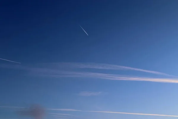 Aeronave Contrai Belo Céu Azul — Fotografia de Stock