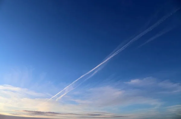 Aereo Contrae Bel Cielo Blu — Foto Stock