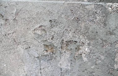 Yaşlı yıpranmış çimento ve beton duvarlar farklı binaların çatlaklar, yakın çekim