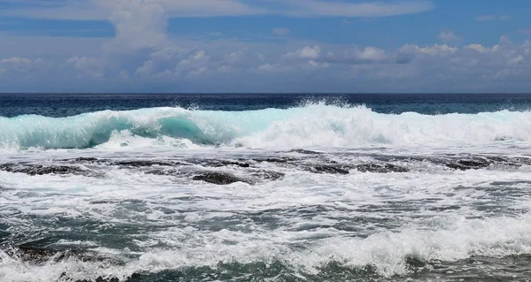 Maravilhosas Ondas Oceânicas Indianas Nas Praias Ilha Paradisíaca Seicheles — Fotografia de Stock