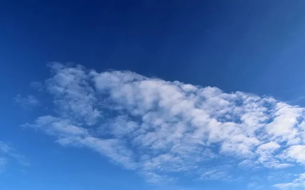 Nuvens Brancas Fofas Céu Azul Tomadas Norte Alemanha — Fotografia de Stock