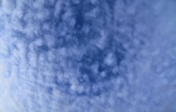 Puszyste Białe Chmury Niebie Północnych Niemczech — Zdjęcie stockowe