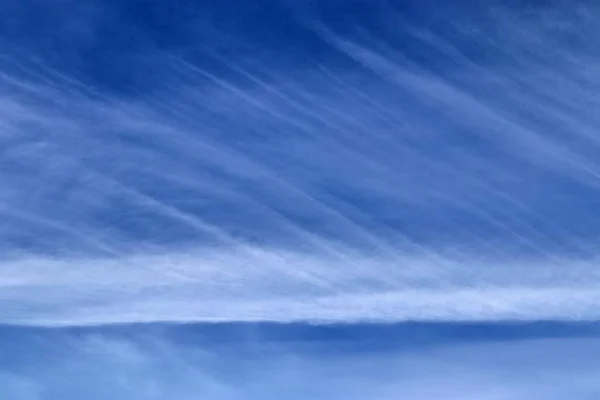 Cirrus Σύννεφα Ένα Μπλε Ουρανό Φωτογραφήθηκε Στη Βόρεια Γερμανία — Φωτογραφία Αρχείου