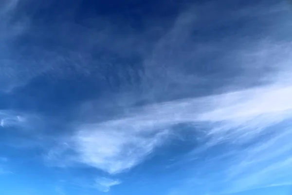 Cirrus Felhők Kék Égen Fényképezett Észak Németországban — Stock Fotó