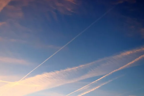 Vackra Ånga Prövningar Från Flygplan Orange Solnedgång Himlen Sett Tyskland — Stockfoto