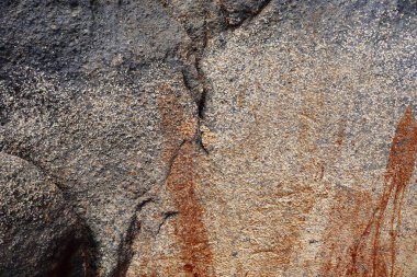 Granit ve beton duvarlar ve Kuzey Almanya'da alınan zemin yüzeyi kadar kapatın