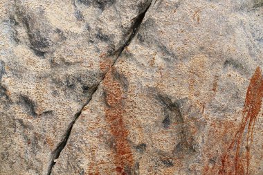 Granit ve beton duvarlar ve Kuzey Almanya'da alınan zemin yüzeyi kadar kapatın