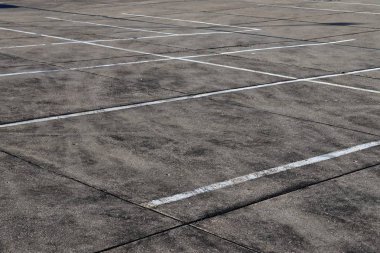 İşaretleri ile boş sokaklarda kuzey Almanya'da boyanmış